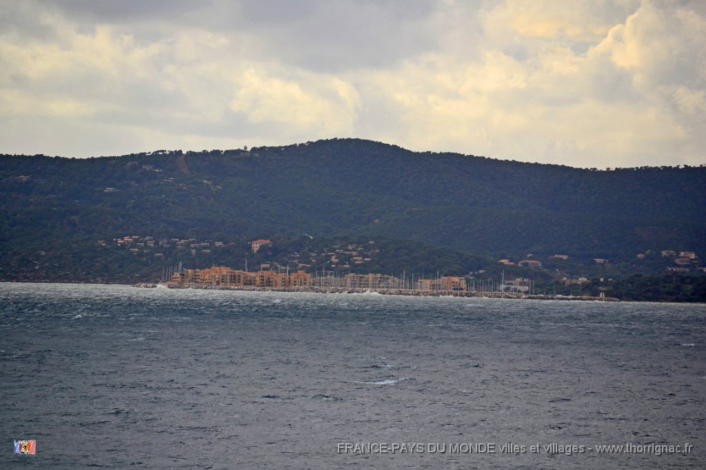 Le lavandou 1.jpg - Le Lavandou.  Le 05 décembre sous la pluie.